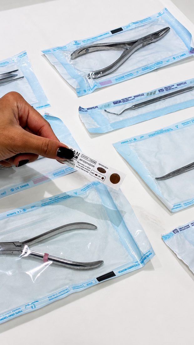 Indicador químico usado para confirmar que o ciclo de esterilização foi concluído